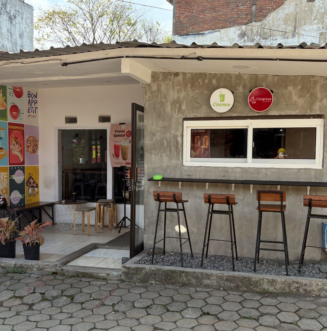 Italian Pizza at Cisspizza Gajayana